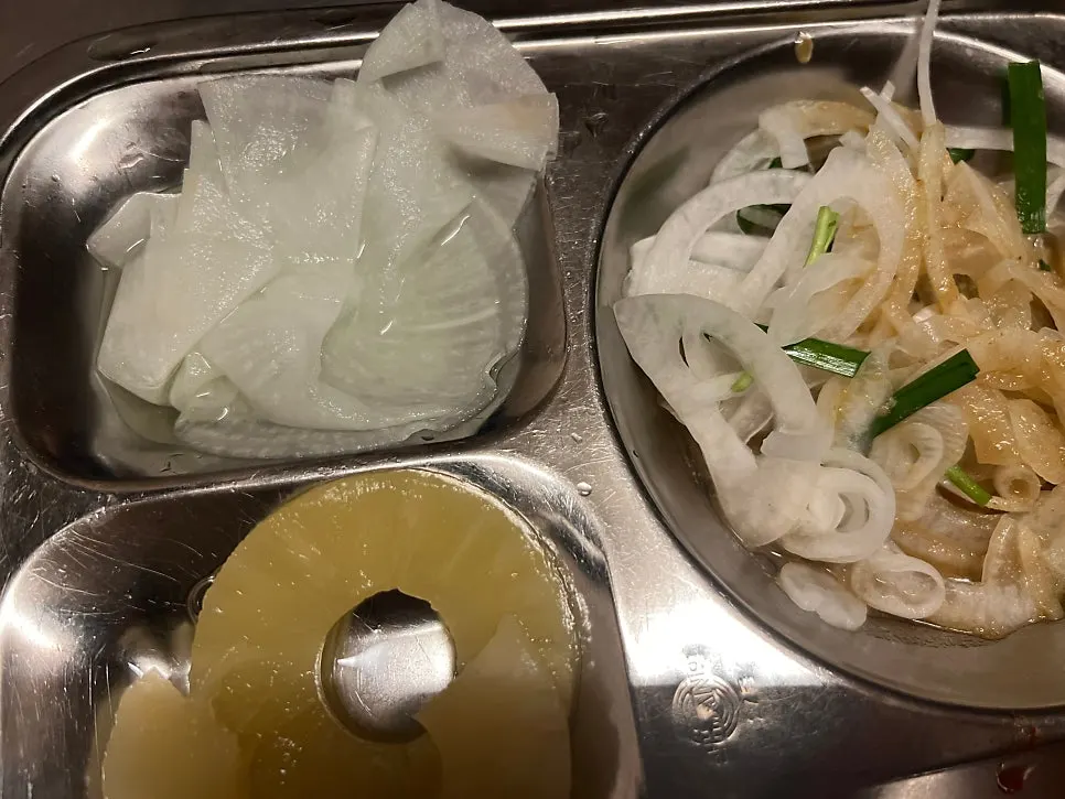 신선한 쌈채소 한 접시