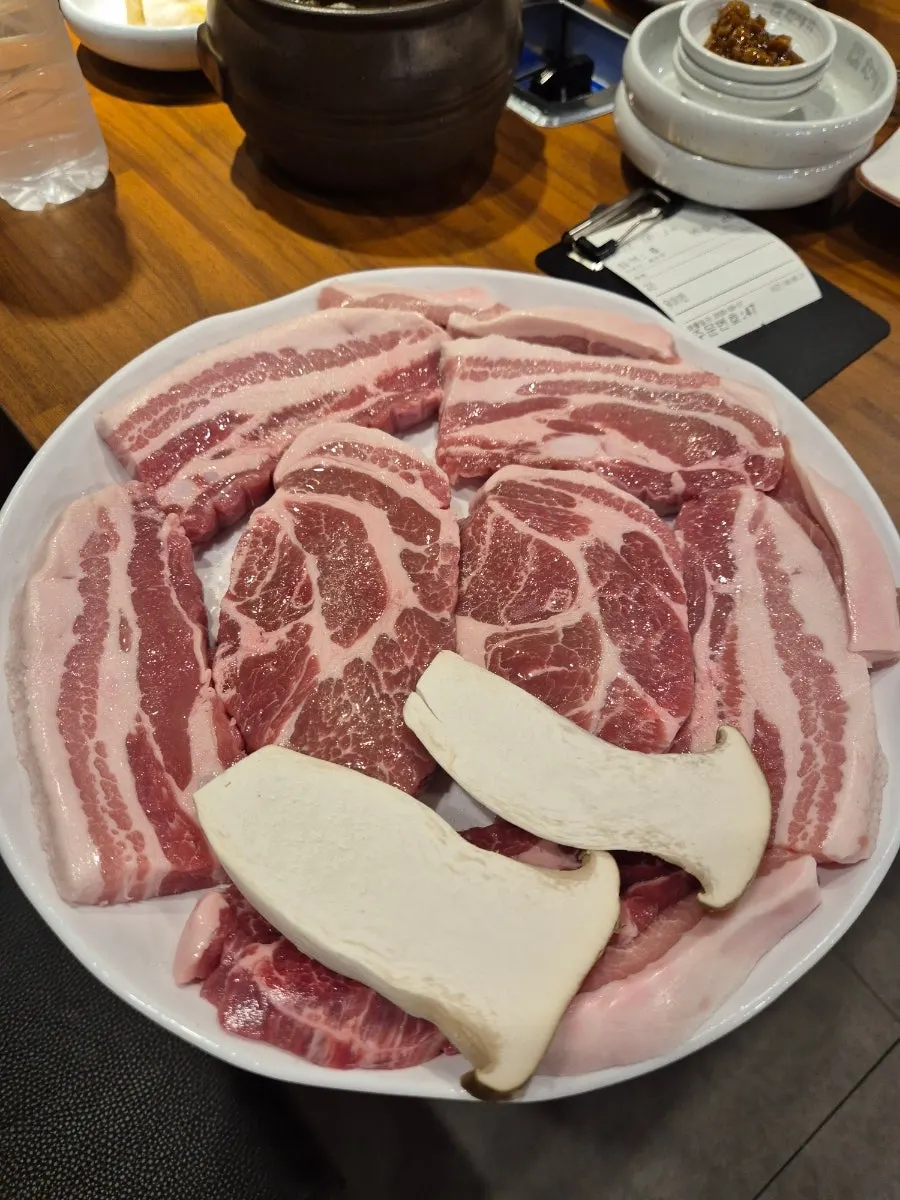돼지한마리 79,000원 고기 구성