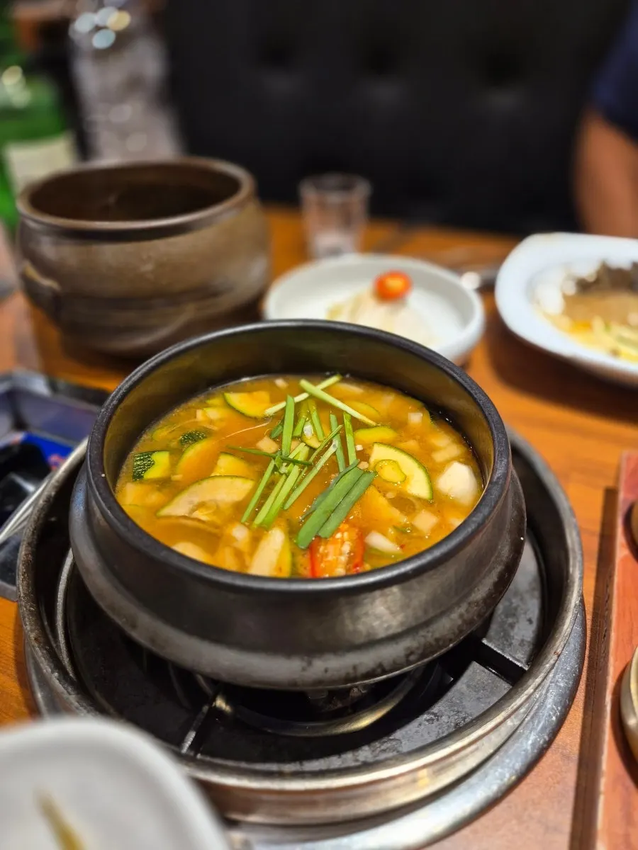 무한리필 된장찌개와 기본찬 한 상