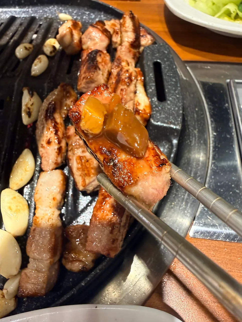 Gabrisal and jowl meat on the grill
