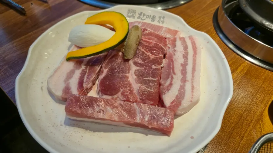 A plate of aged pork half-portion, five cuts, 500g
