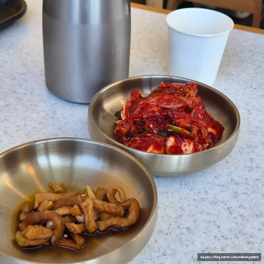 먼저 나온 기본 밑반찬 상차림