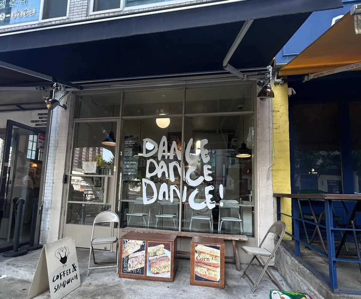 Interior view of Dance Dance Dance Hannam in Hannam-dong