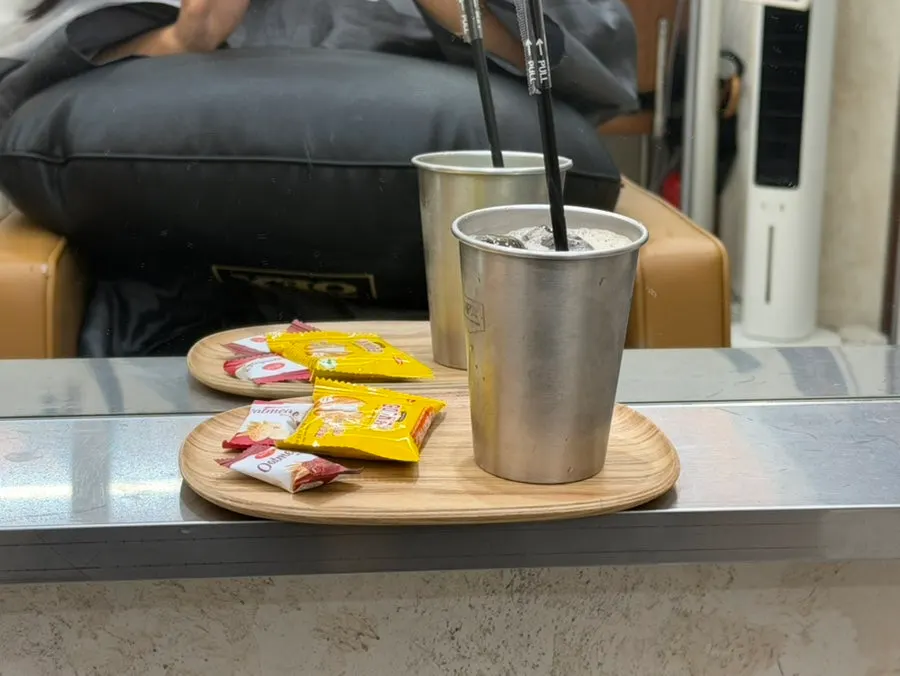 음료와 디저트 서비스