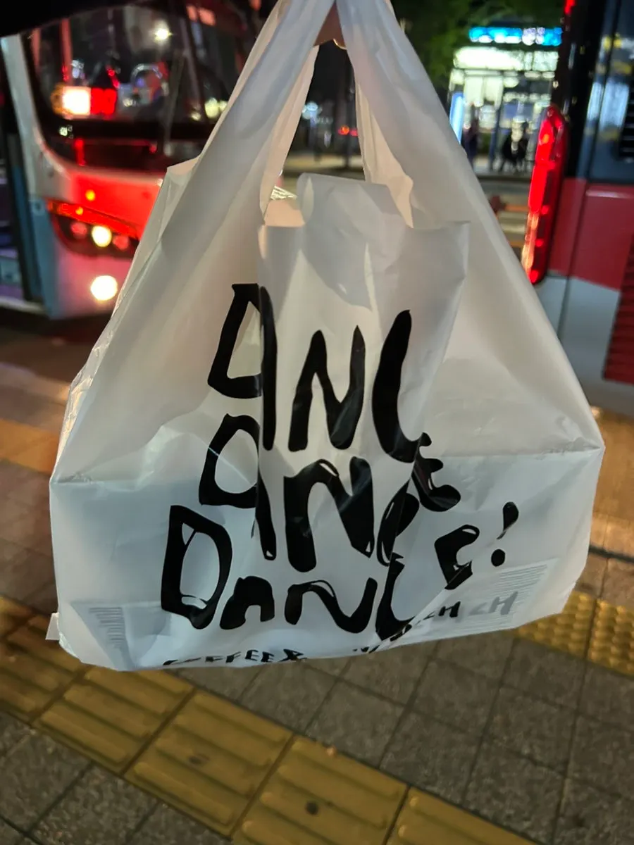 포장한 두부크림치즈 바게트 두 개
