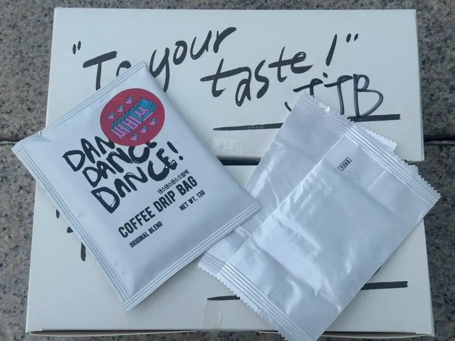 Takeout set with wet wipes and complimentary drip coffee