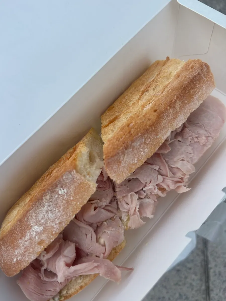 Full view of the jambon jalapeño sandwich