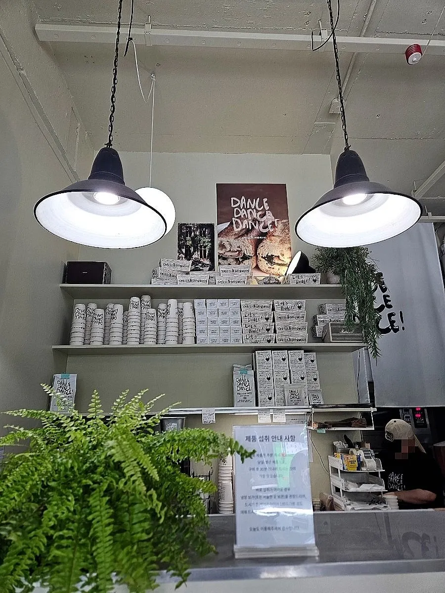 Entrance area of the sandwich shop
