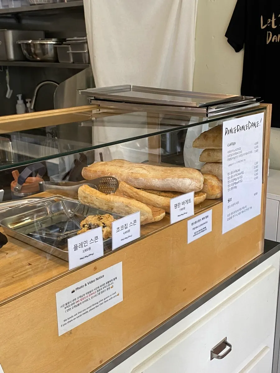 Menu sign listing the fig pistachio baguette