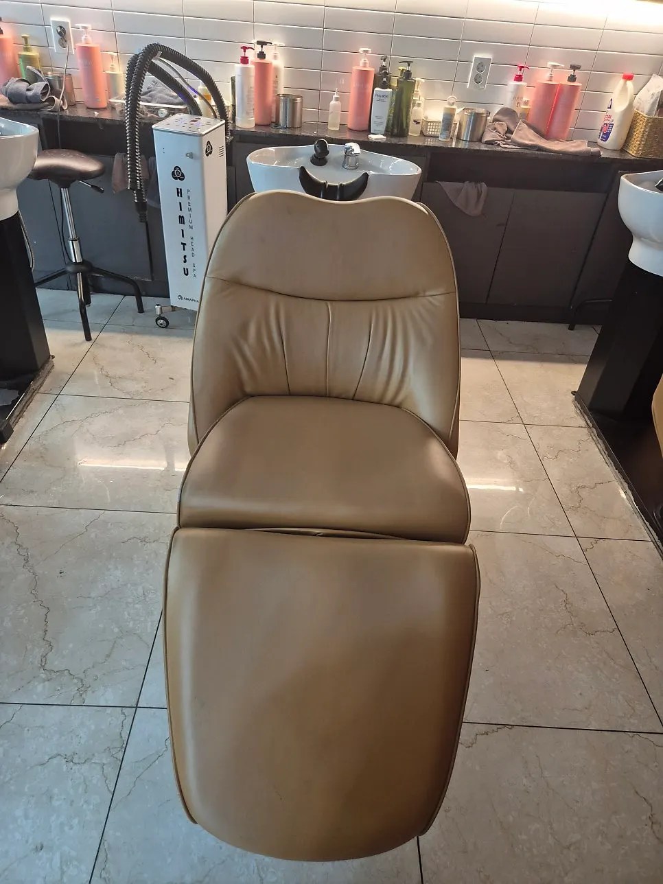 Damage-care treatment being applied in the shampoo room