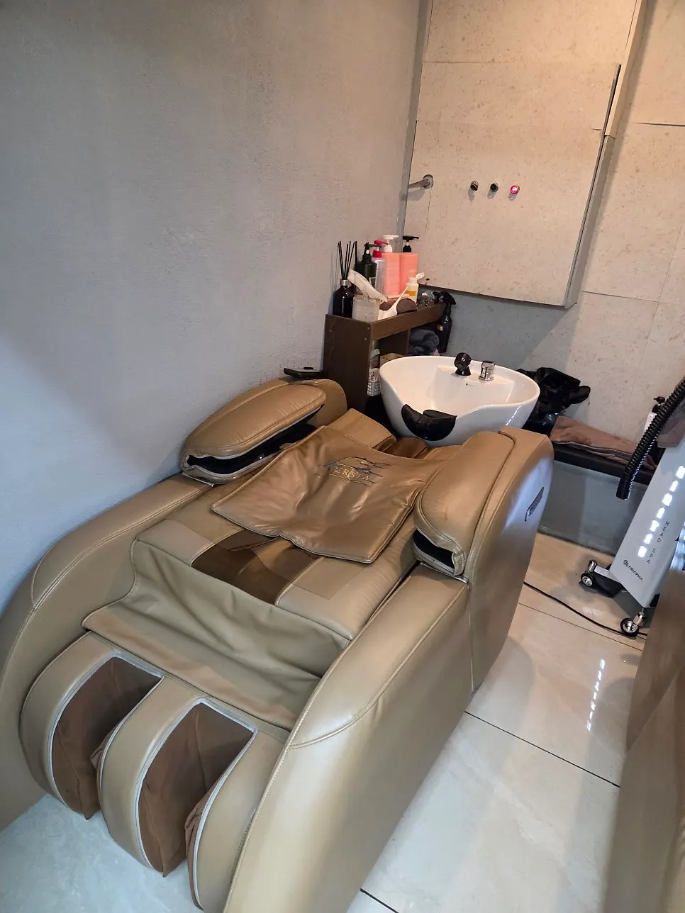 Full-body massage shampoo chair at ONLY FOR YOU Hannam Main Branch