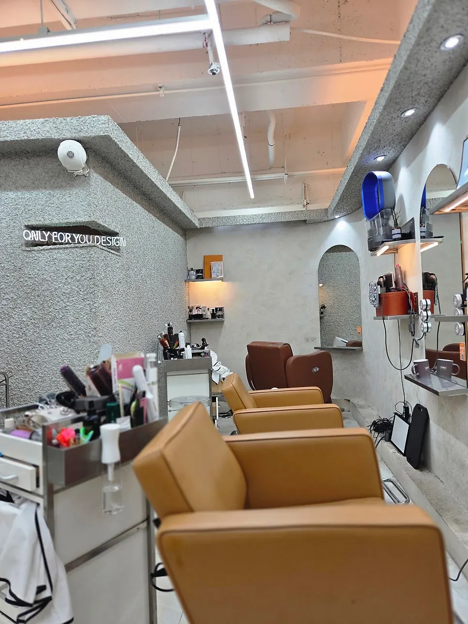 Inside the shampoo area
