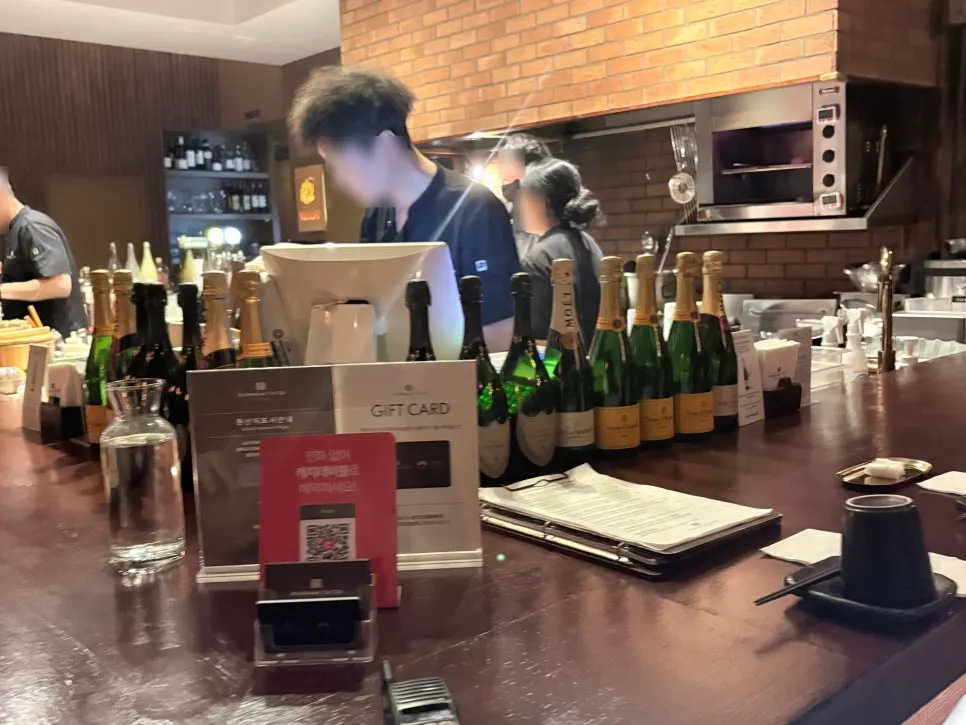 Interior atmosphere at Hannam Tatsu izakaya