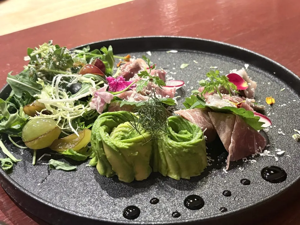 Tuna prosciutto tataki at Hannam Tatsu