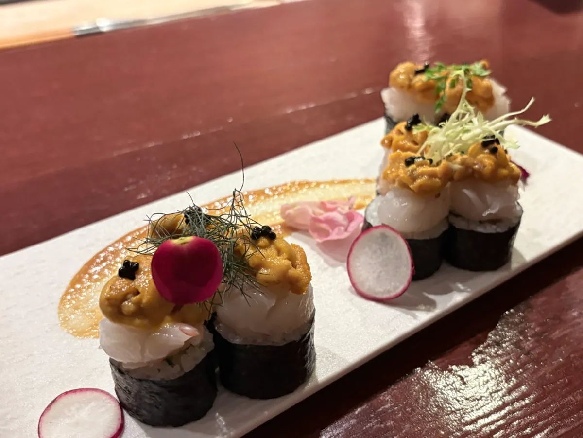 Shrimp and uni hosomaki at Hannam Tatsu