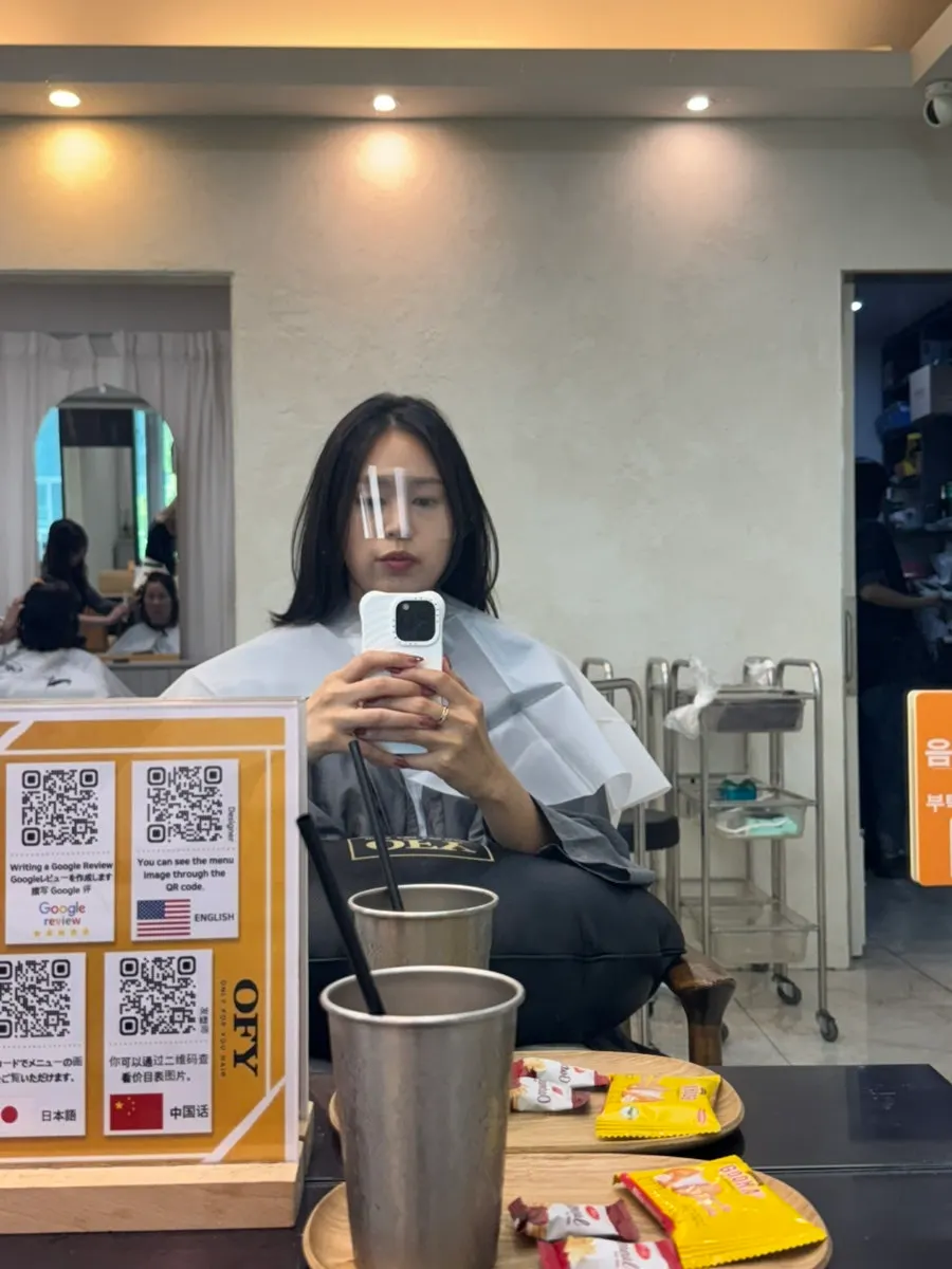 Salon service during the appointment
