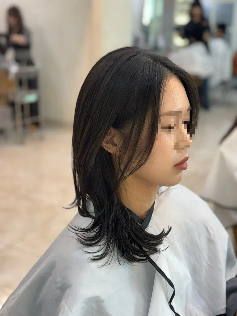 Immediately after the medium-length layered perm was completed