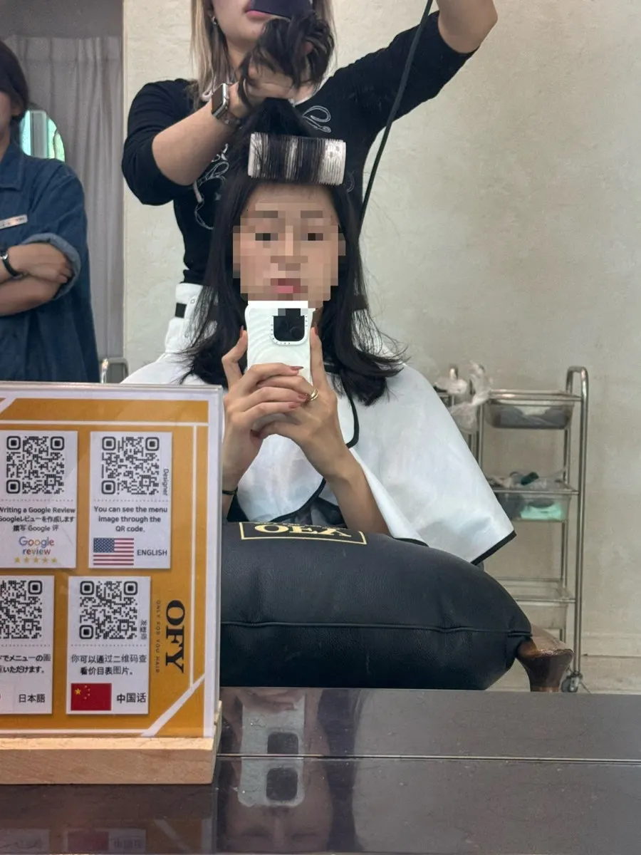 Hairstyle after receiving blow-drying instructions