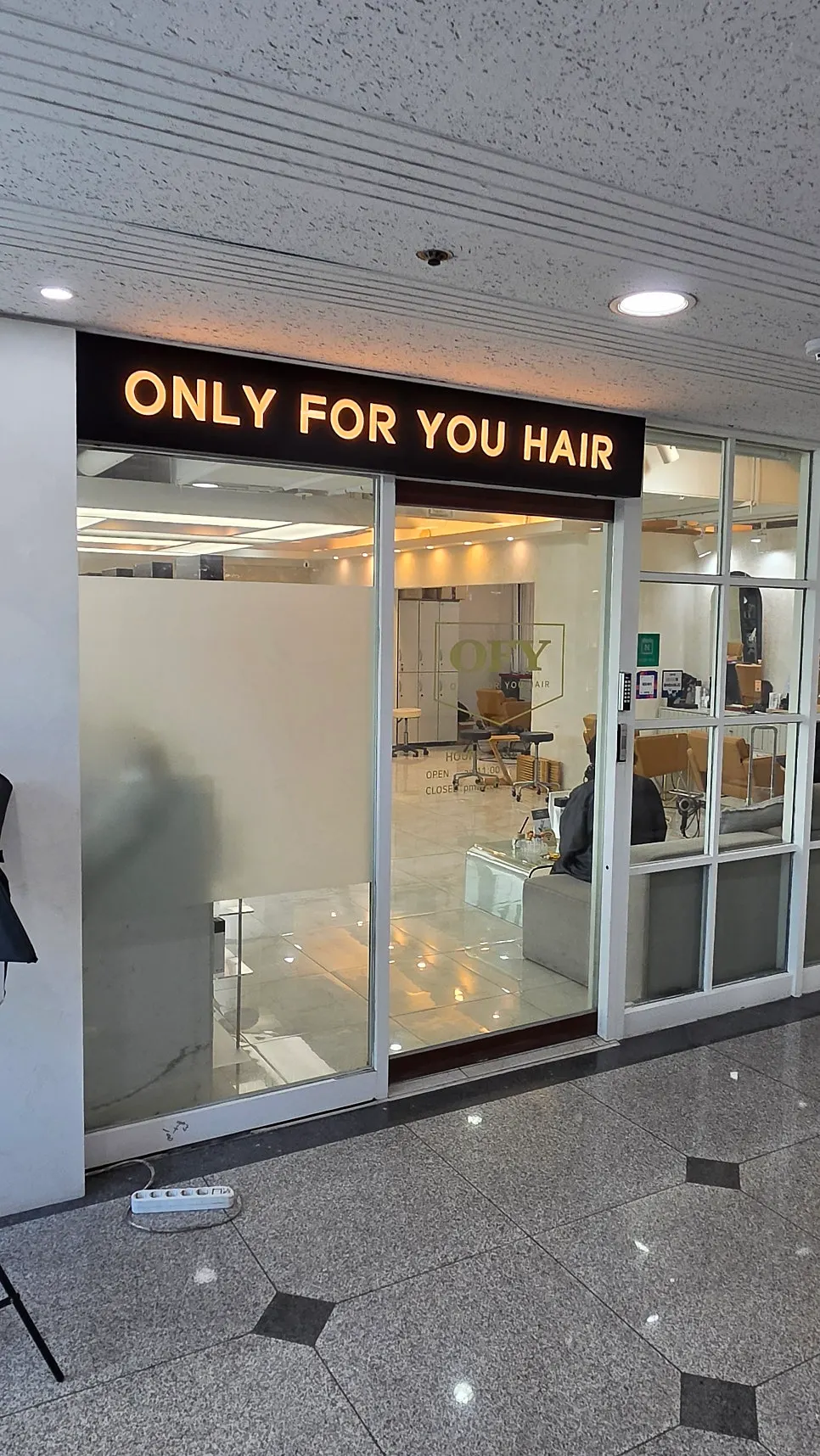 Long hair before visiting the Hannam-dong hair salon