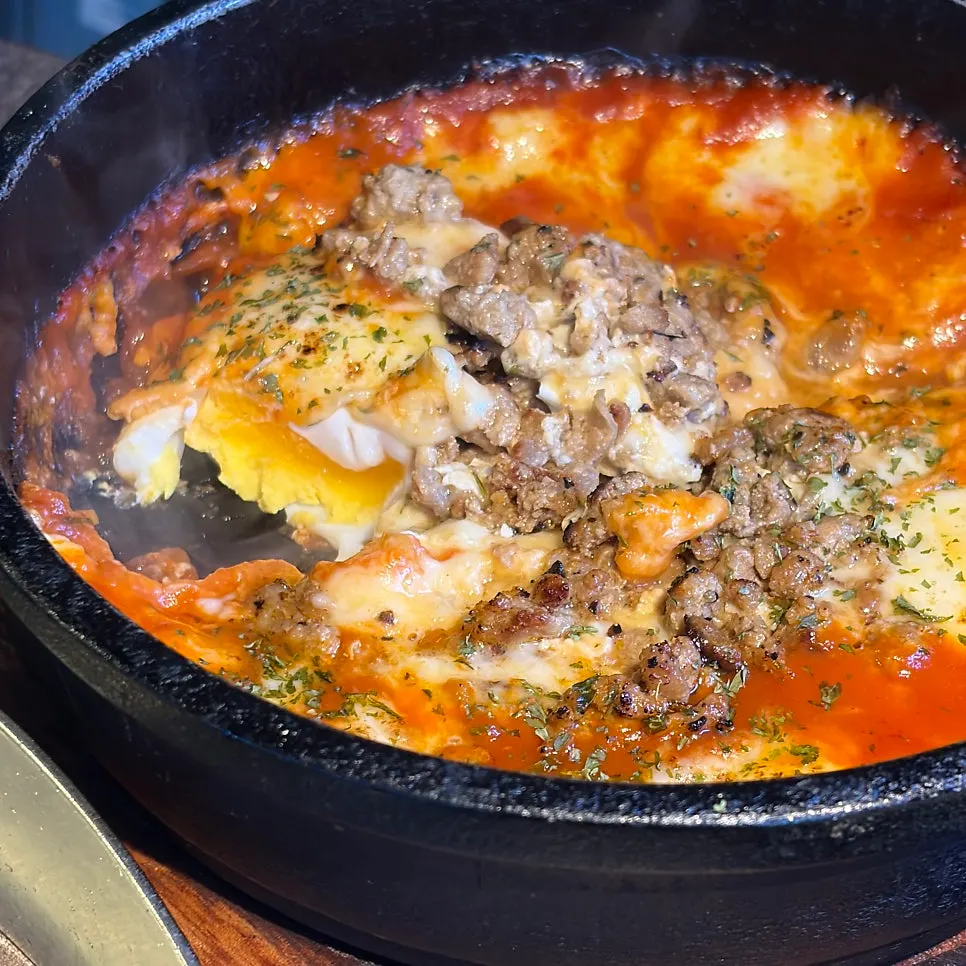 다진고기가 들어간 토마토 계란찜 클로즈업