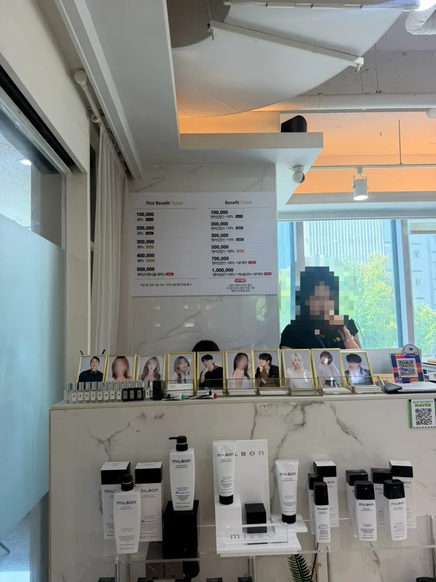 온리포유 한남본점 입구와 간판