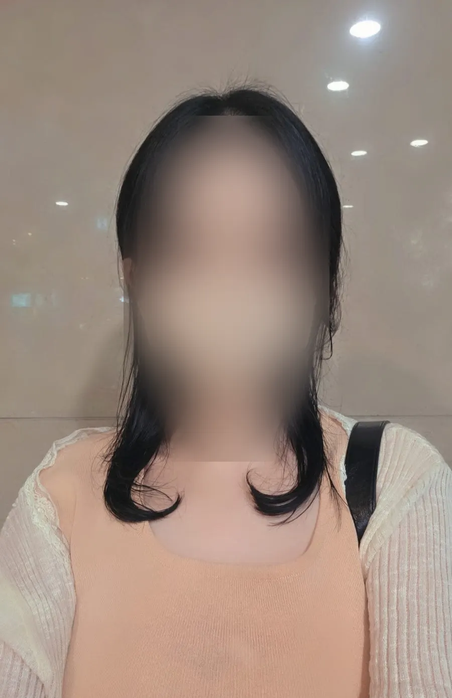 씨컬펌으로 끝이 말린 완성 스타일