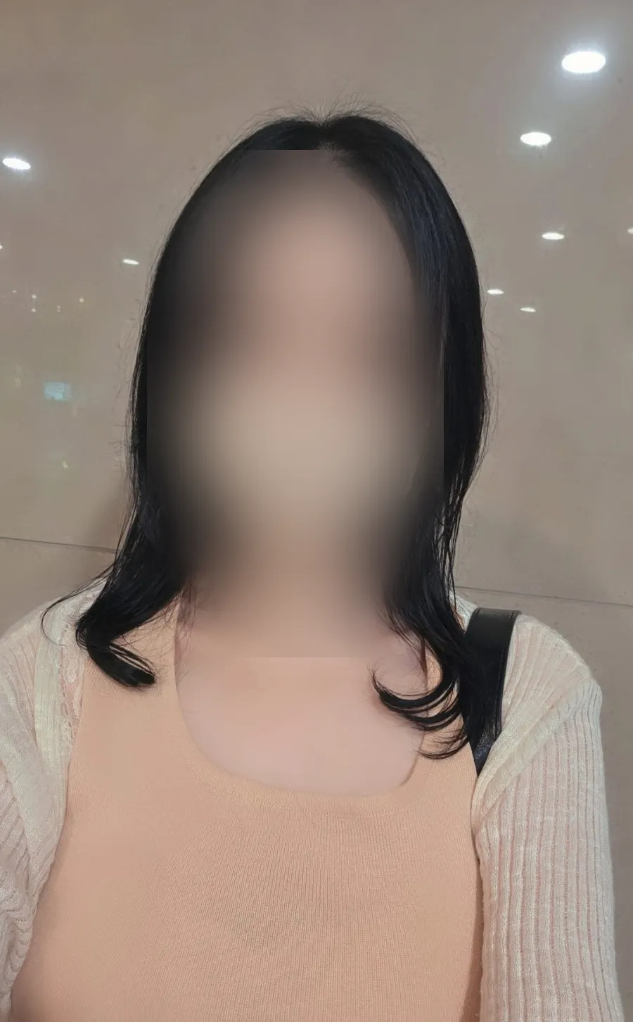 정리된 아래쪽 라인이 보이는 완성 머리
