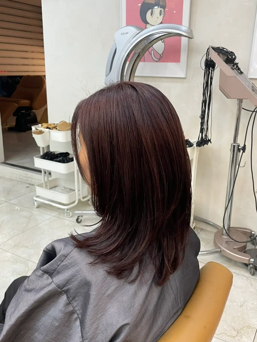 Calm, tidy texture on the other side of the hair