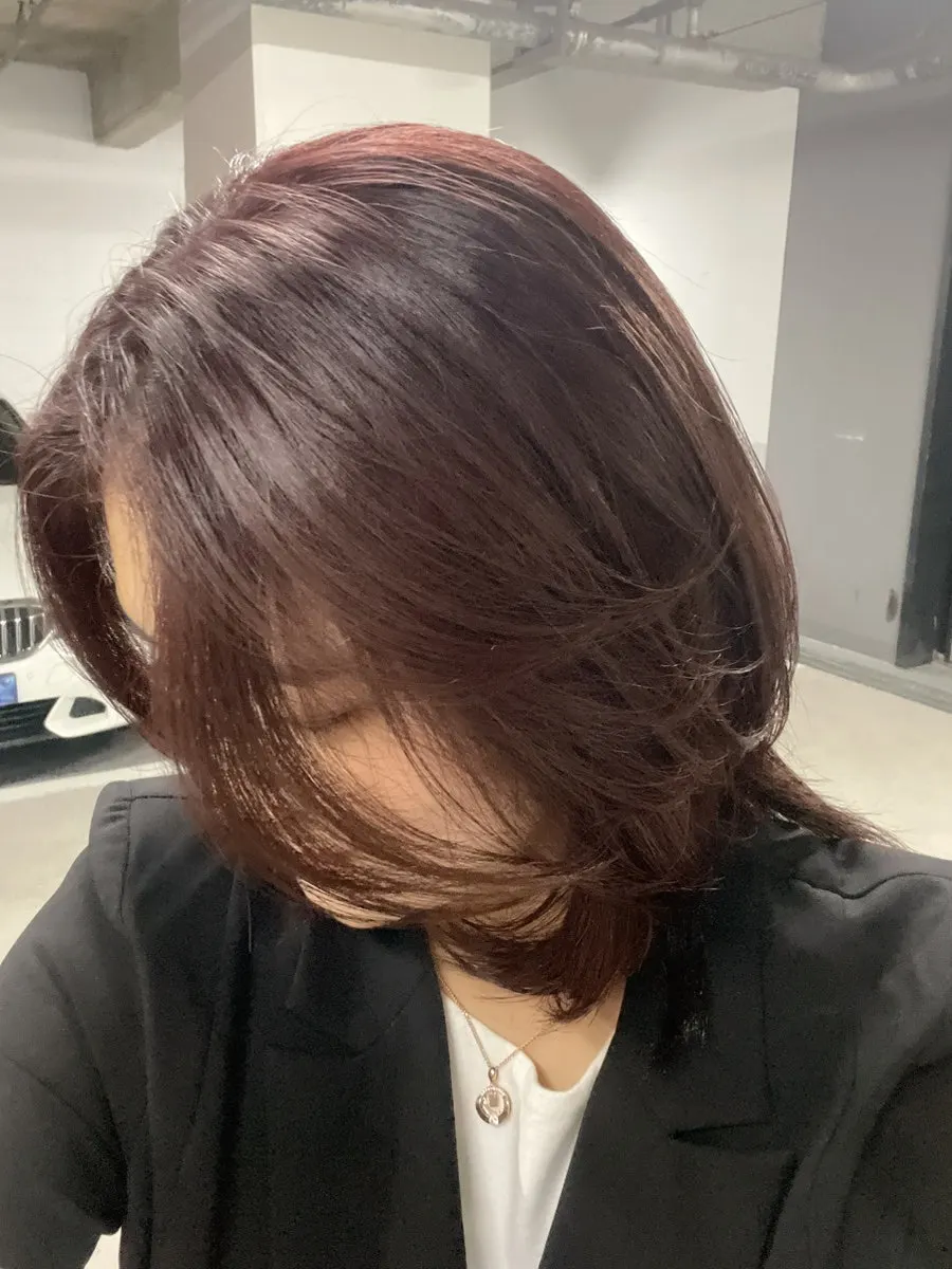 Cut line seen in natural light outside the salon