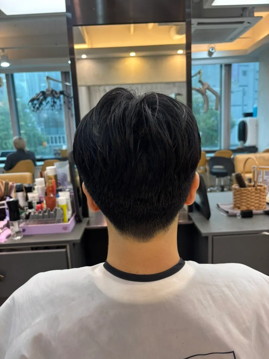 커트 후 깔끔하게 잡힌 머리 모양