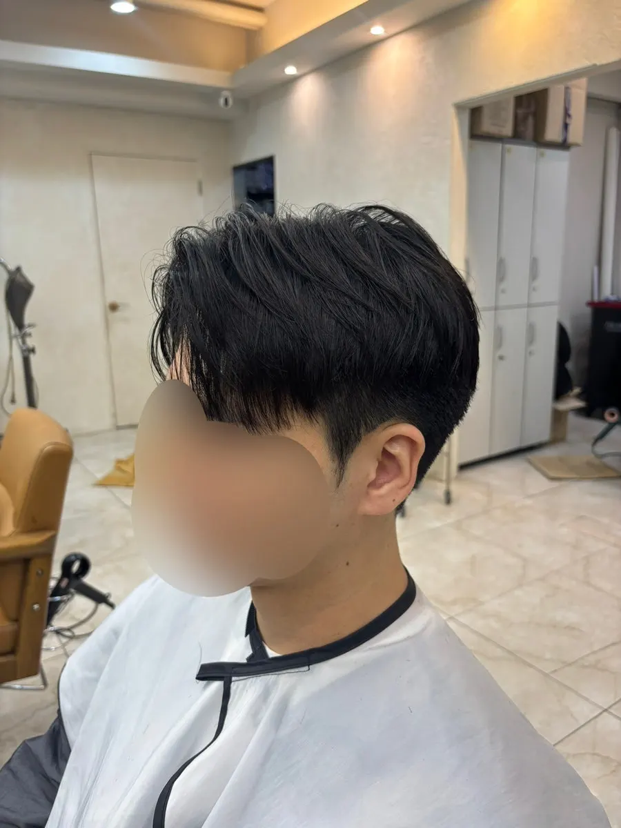 커트를 마치고 매장에서 찍은 사진