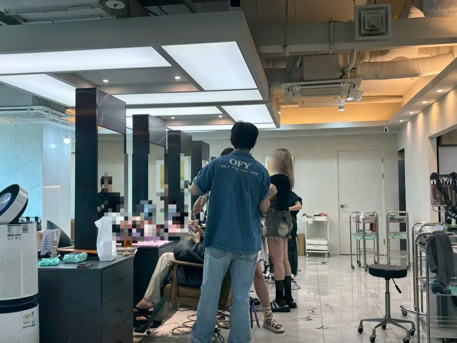 Inside the comfortable-feeling Hannam-dong hair salon