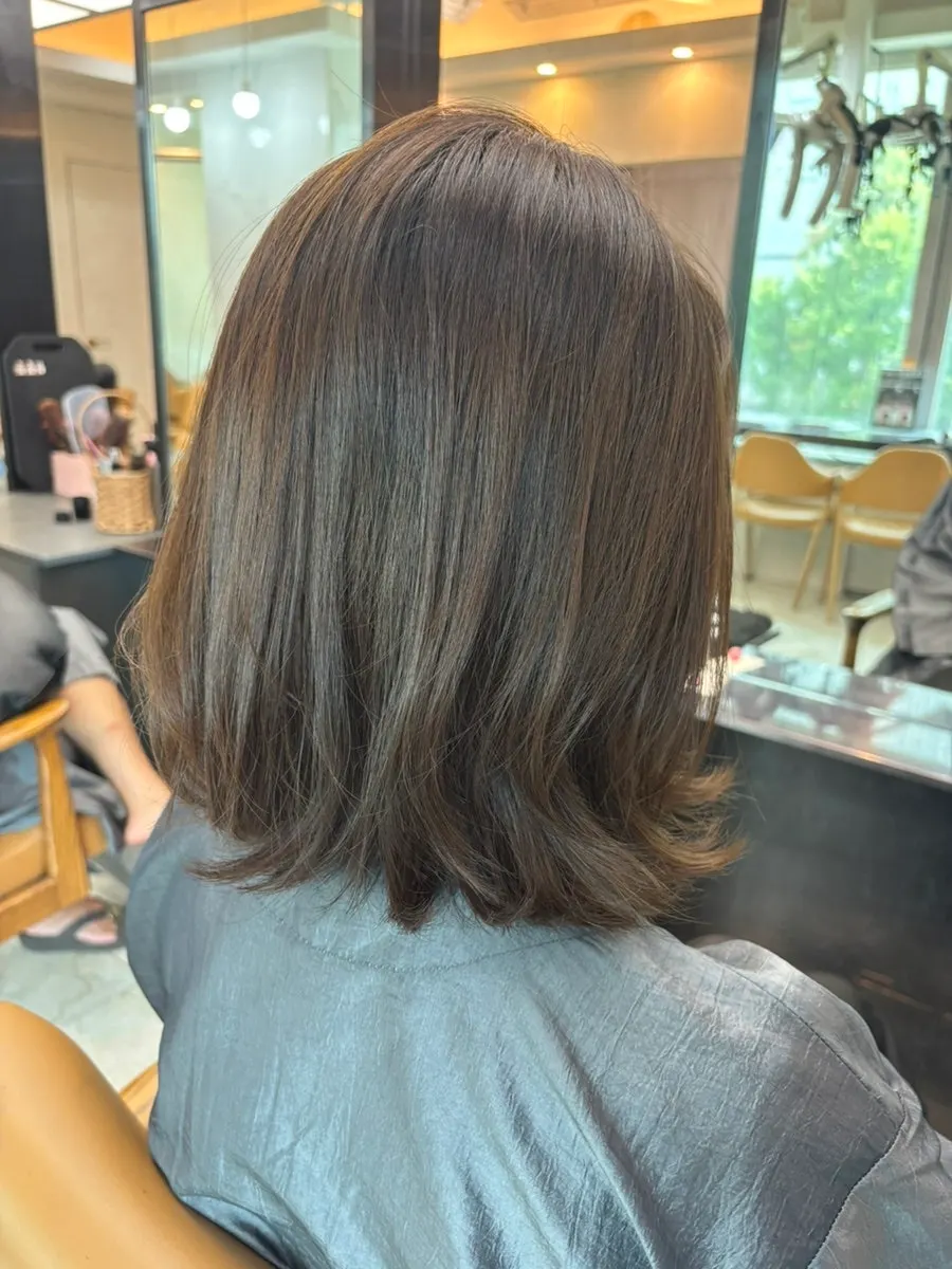 Front view of the finished layered bob perm