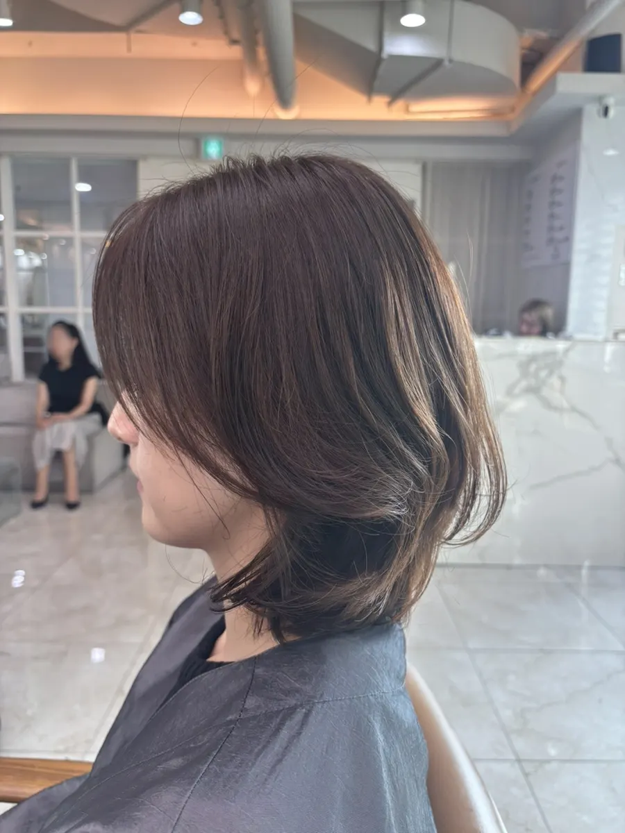Layered curl framing the side of the face