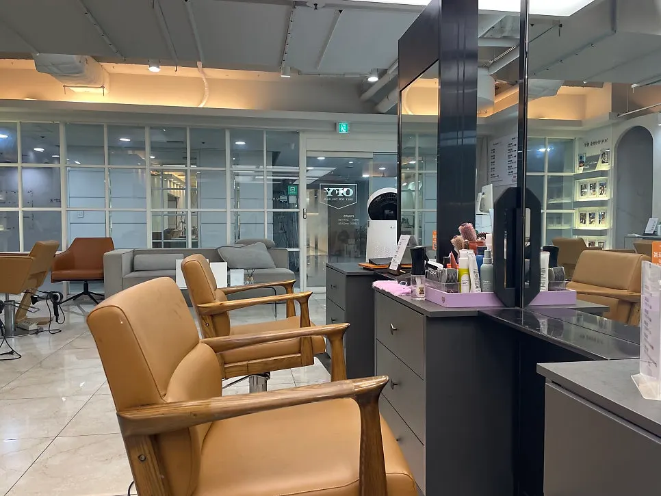 Plush service seating