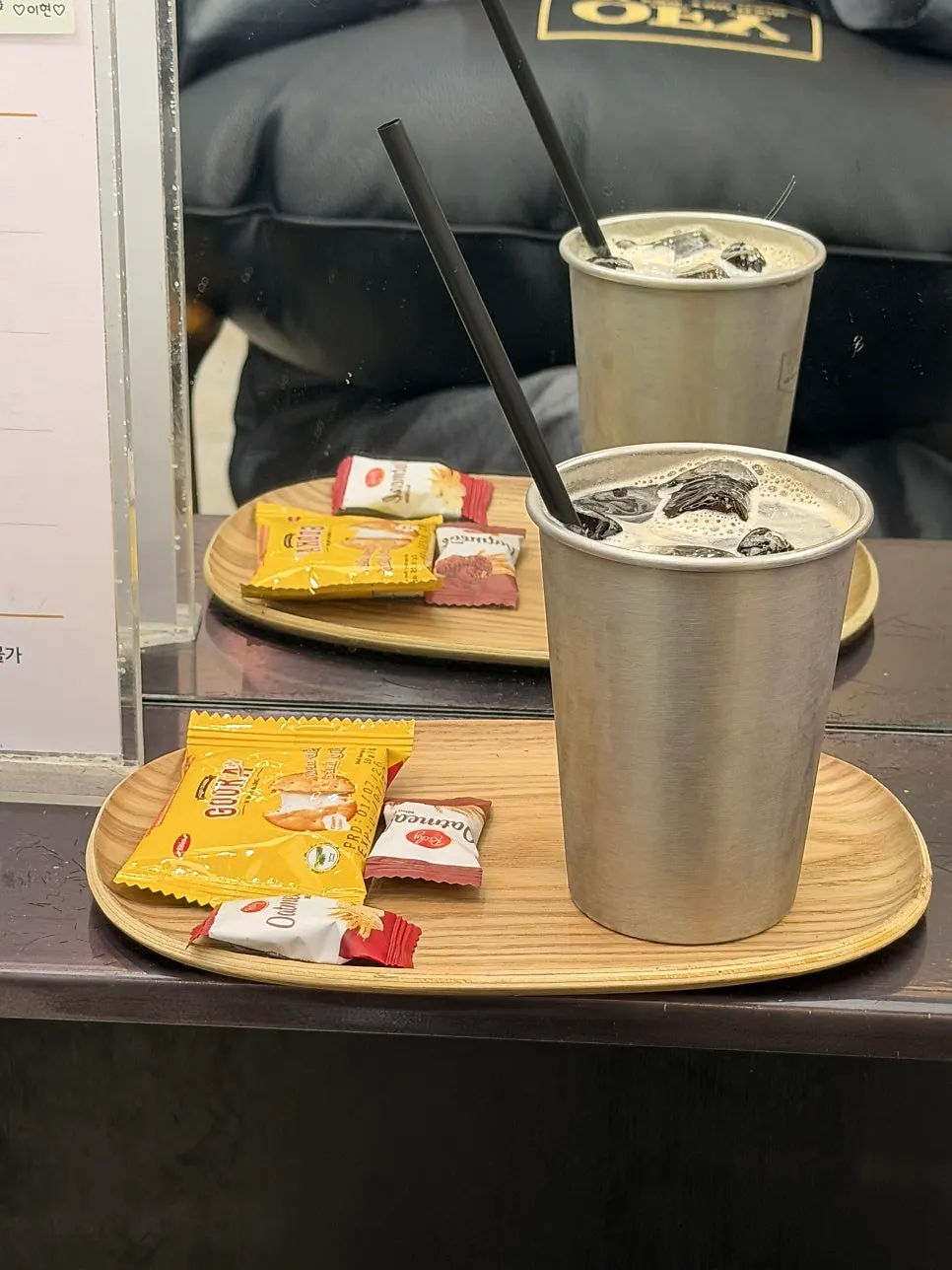 施術座位上放置的靠枕與飲料