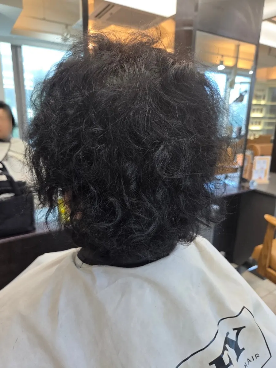 컷트를 마친 건조한 가을 모발 상태