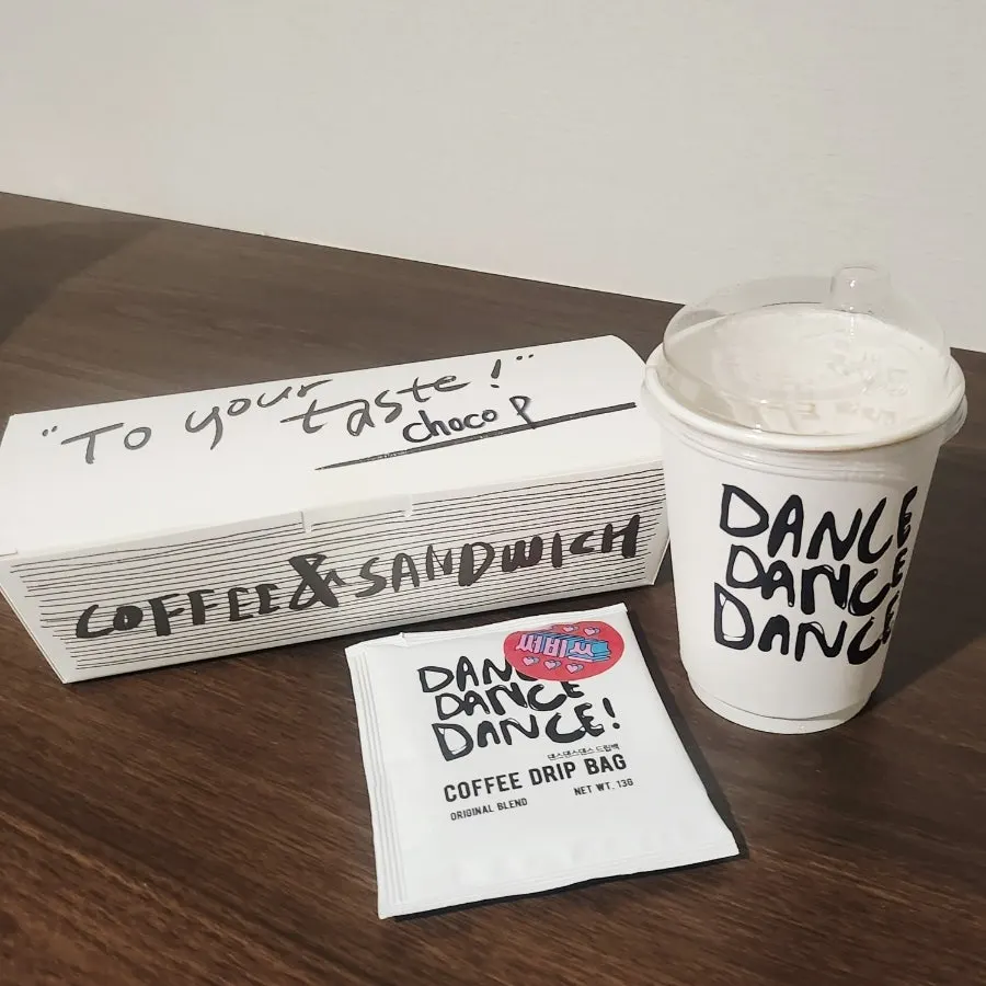 오트밀크라떼와 서비스 드립백