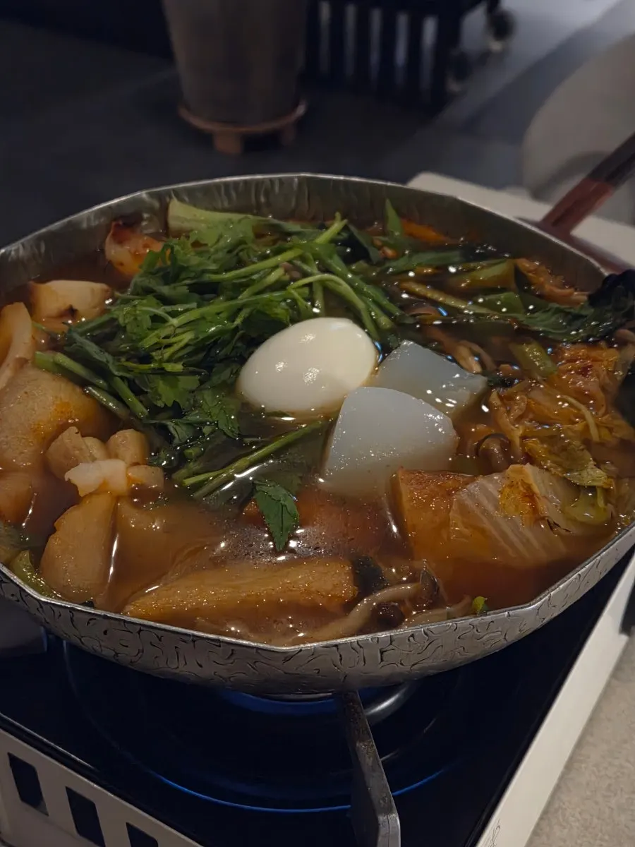 미나리를 올린 오뎅 나베