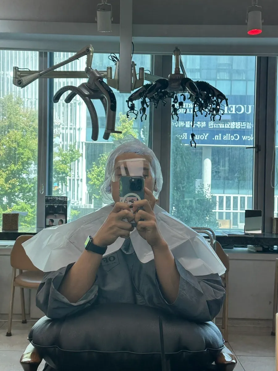 Seat during the bleach application wait