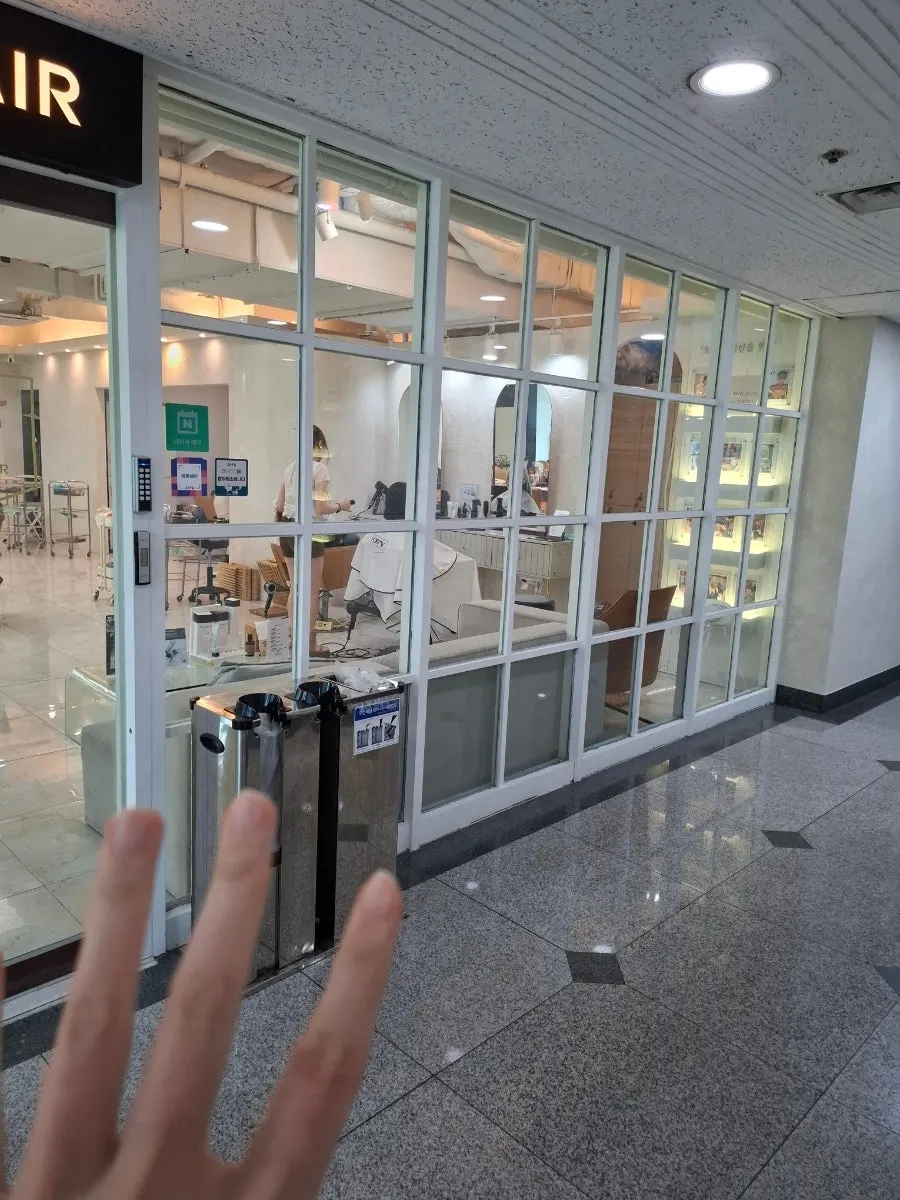 독서당로 3층 온리포유 한남본점 입구