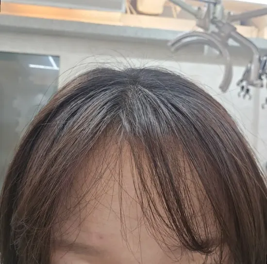 Checking hair color before the dye