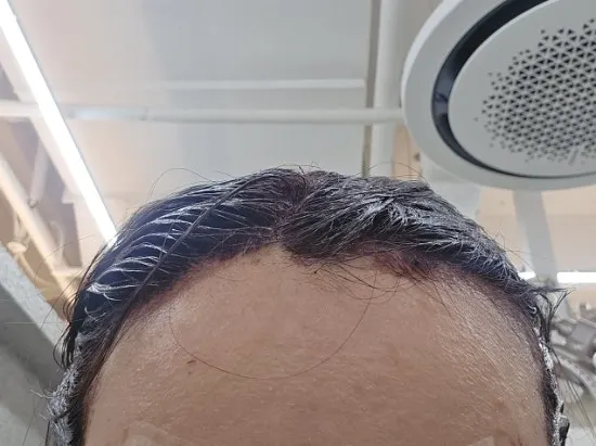 Preparing to apply the dye