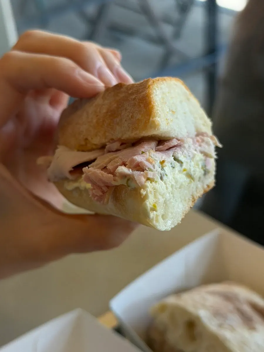 Jambon and tofu cream cheese filling in the baguette