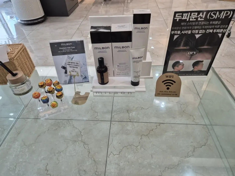 디자이너와 모발 진단 상담 장면