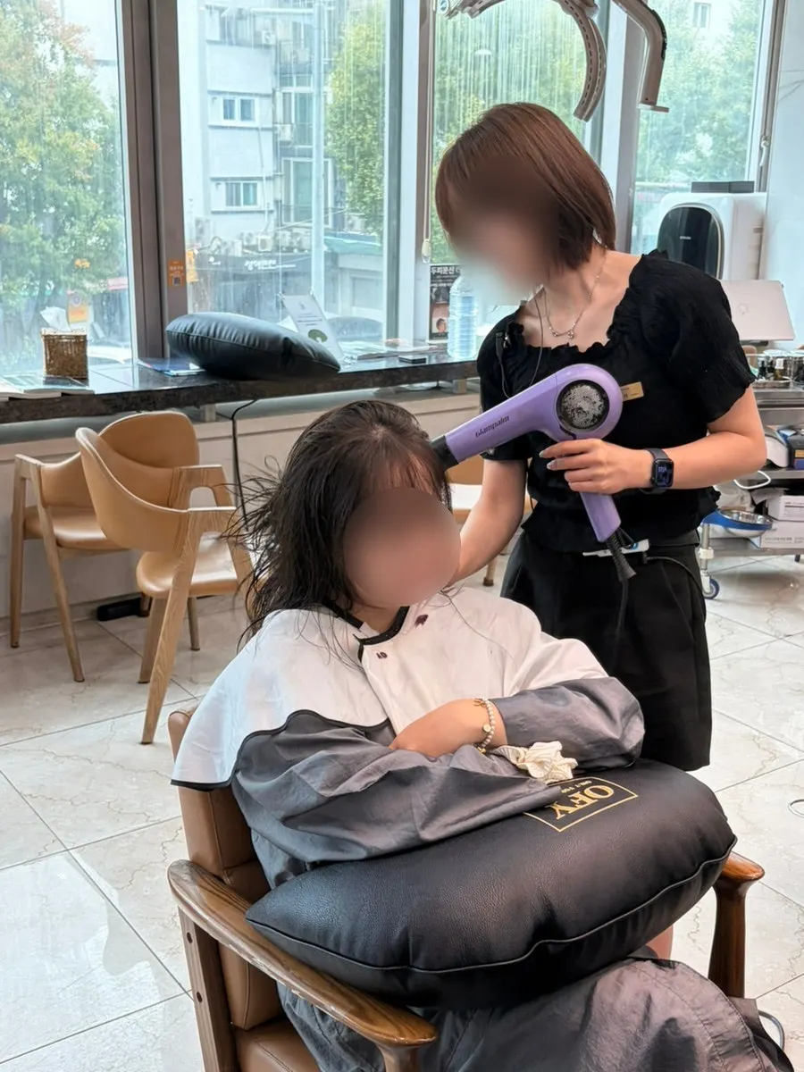 두피 토닉 도포 마무리 단계