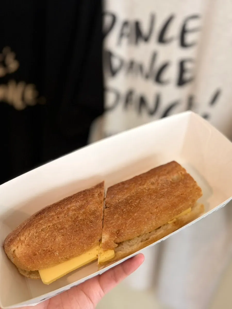 Final shot of the baguette and sandwich on the table