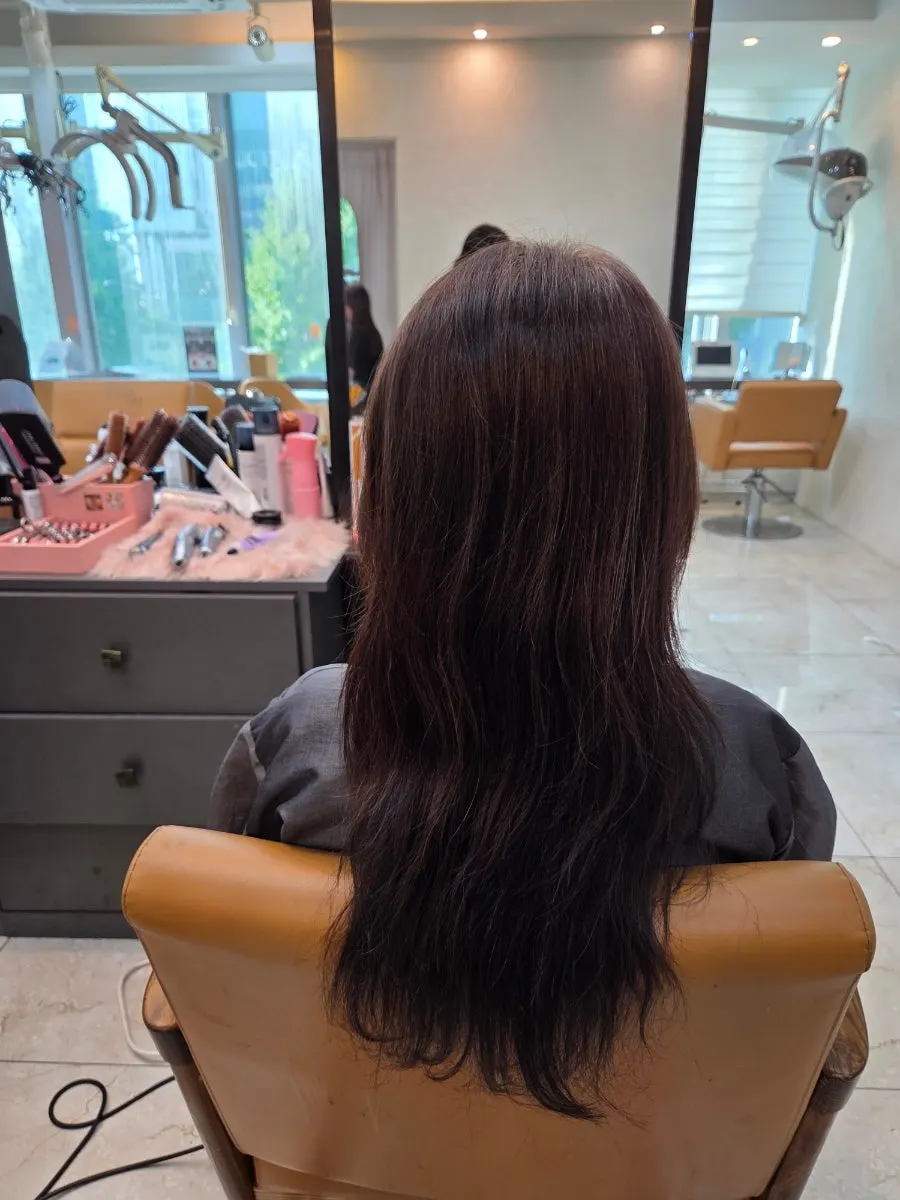 Root regrowth about 6-7 weeks after dyeing