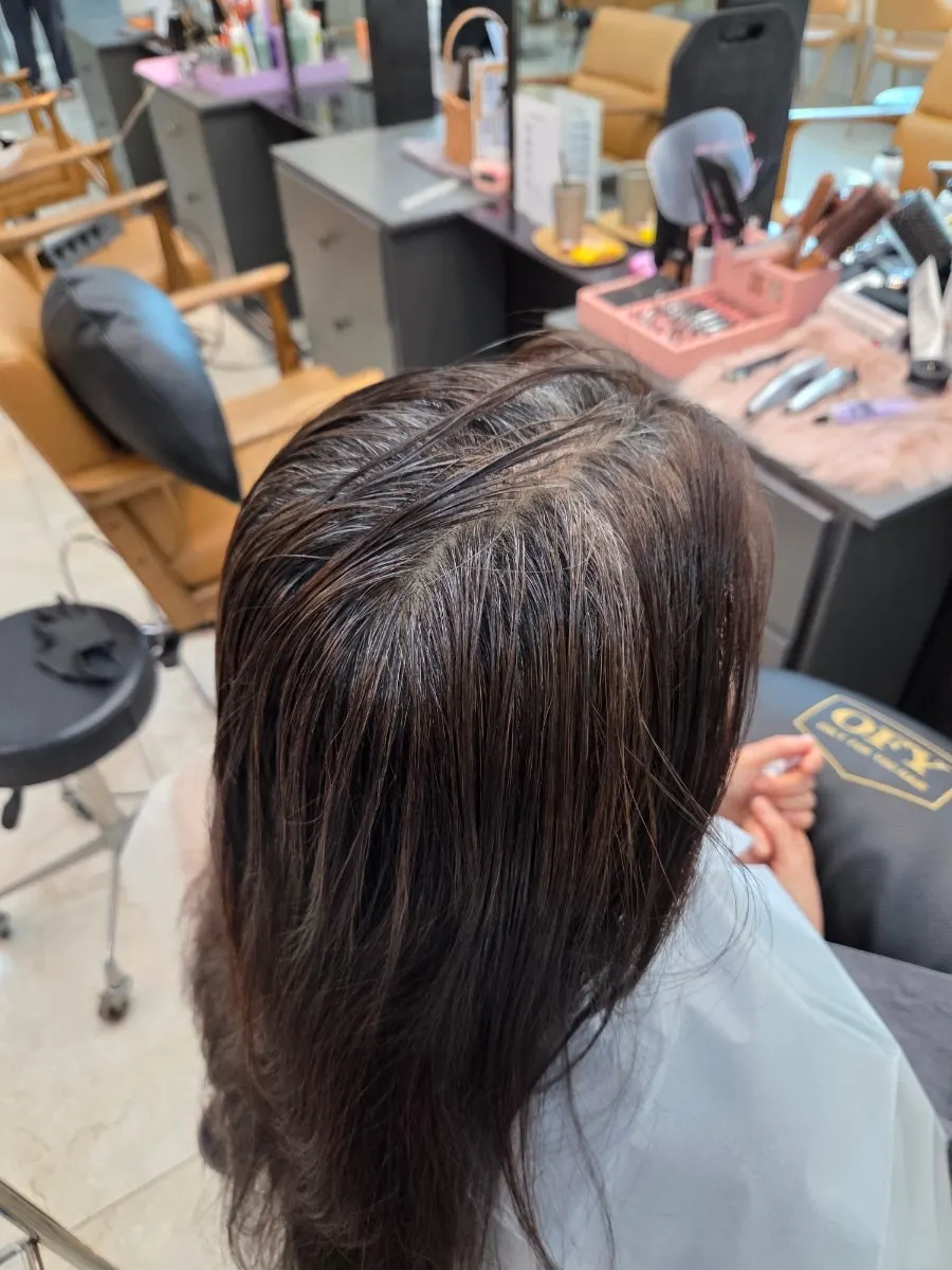 Applying dye after hairline anti-staining cream