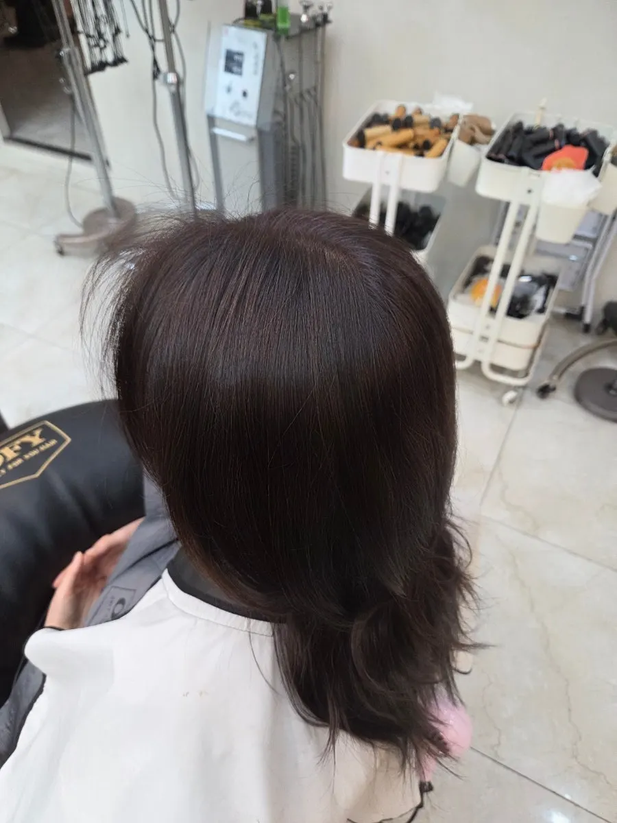 Hair after the finished root dye and curl